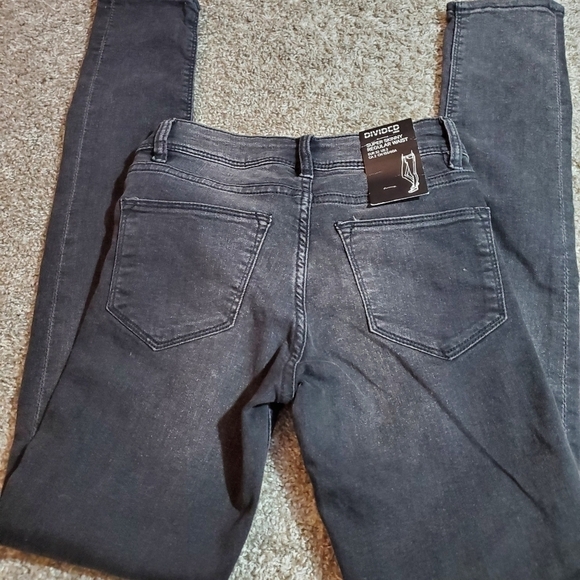 DIVIDED Super Skinny Regular Waist Black Jeans - Picture 5 of 8